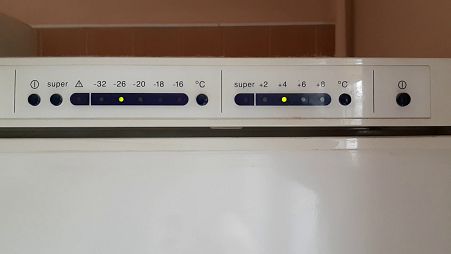В холодильнике Bosch мигает индикатор температуры