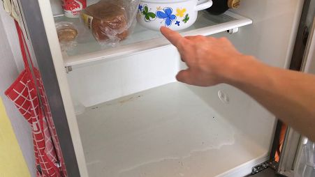 Вода под ящиками холодильника Bosch